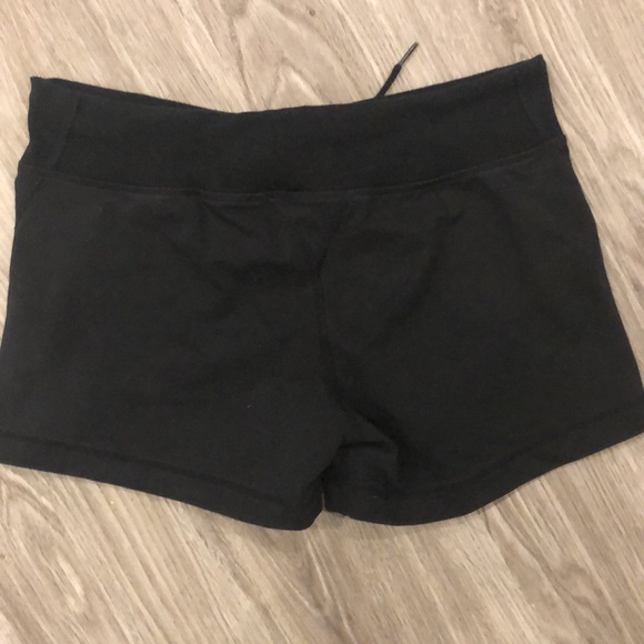 Lululemon retro logo black shorts - Picture 2 of 7